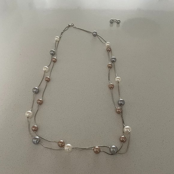 Multi colored pearl necklace and earrings - Picture 4 of 4